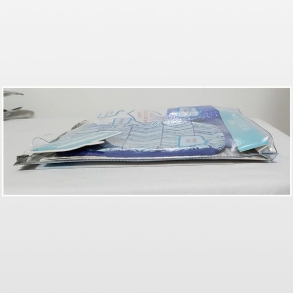 New Adult Essentials Travel Kit Acce - Picture 6 of 12